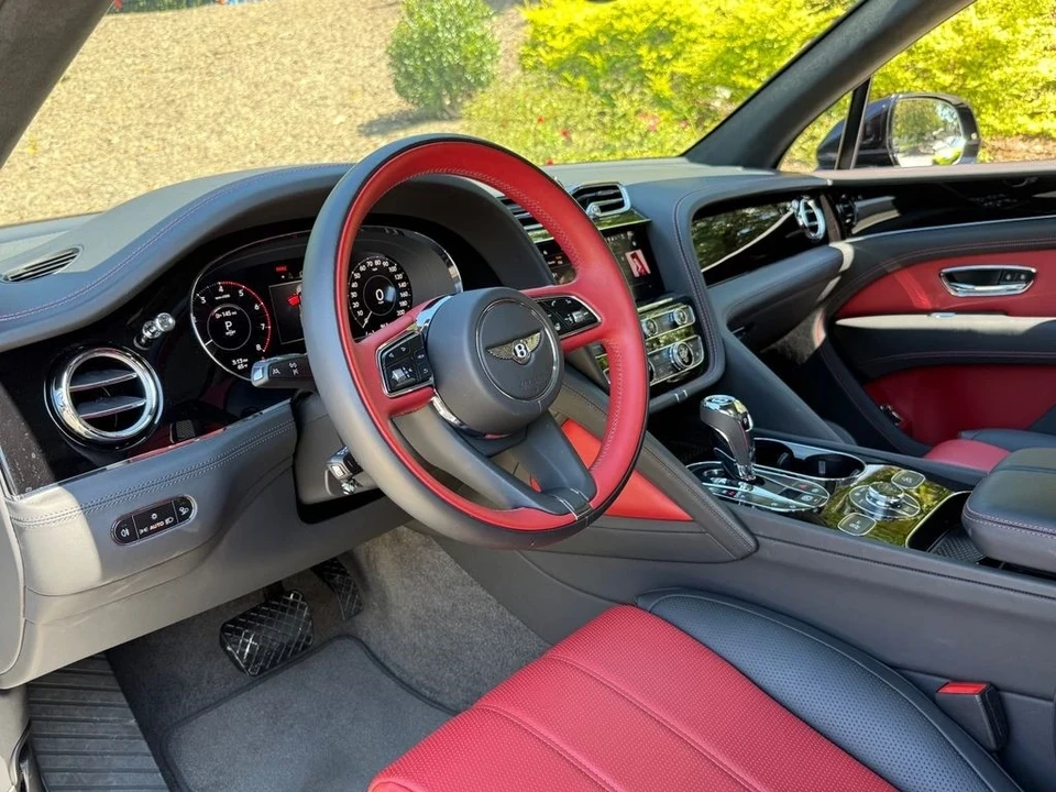 2024 Bentley Bentayga - Image 18 of 21