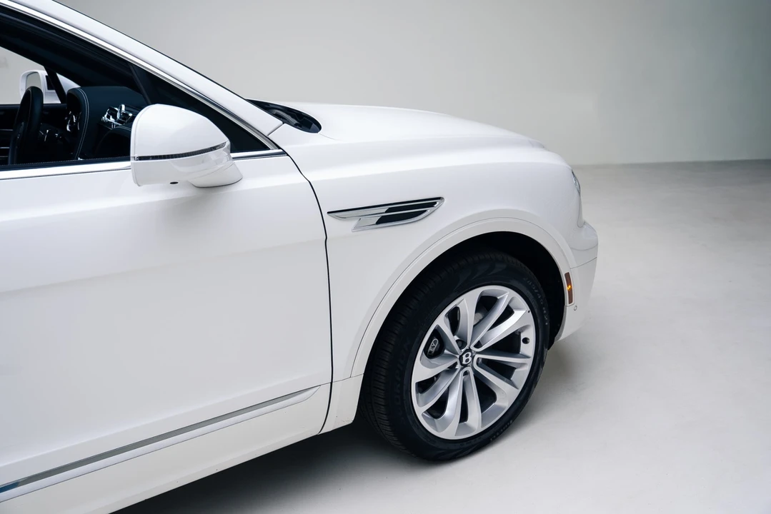 2024 Bentley Bentayga - Image 20 of 21