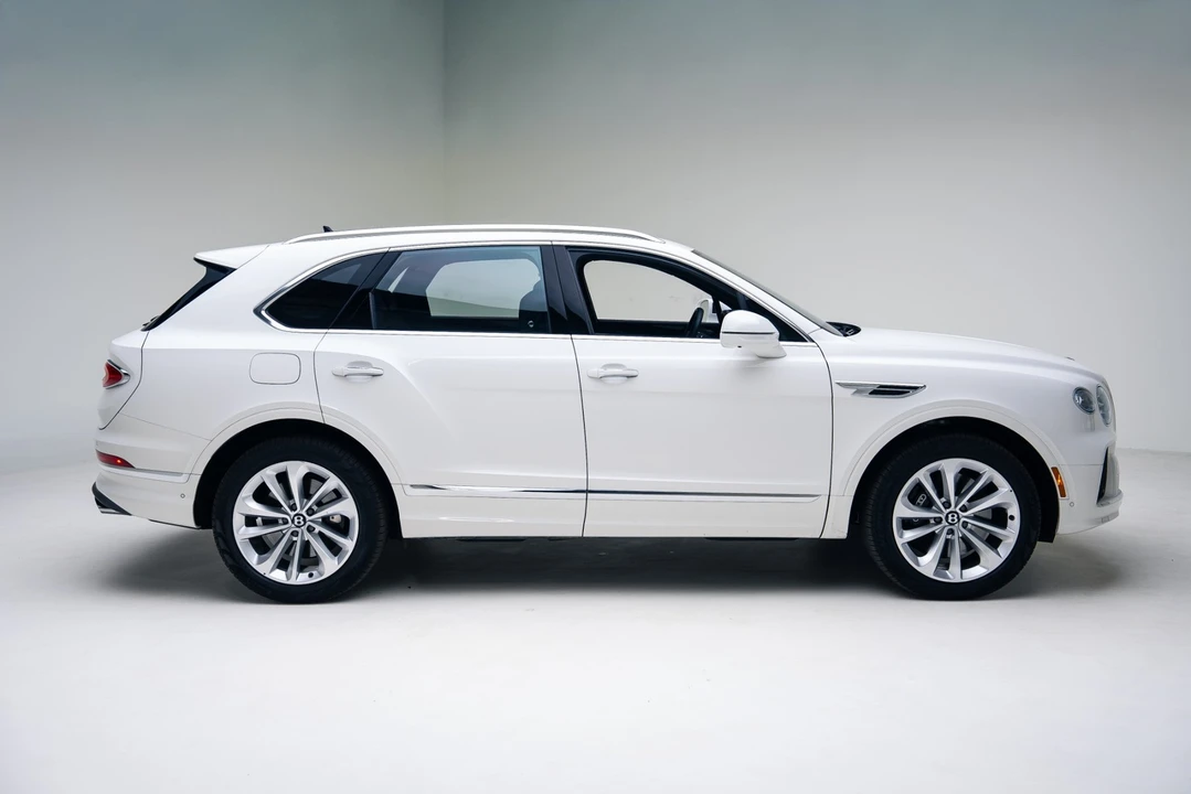 2024 Bentley Bentayga - Image 17 of 21