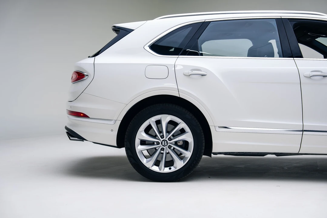 2024 Bentley Bentayga - Image 19 of 21