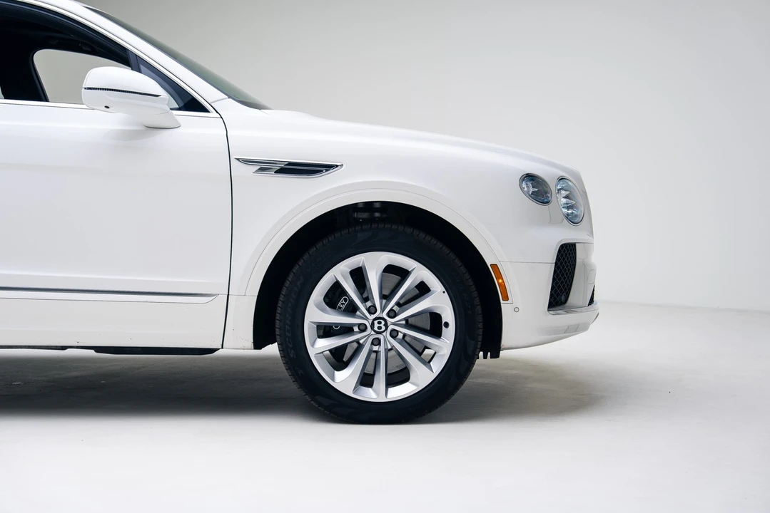 2024 Bentley Bentayga - Image 18 of 21