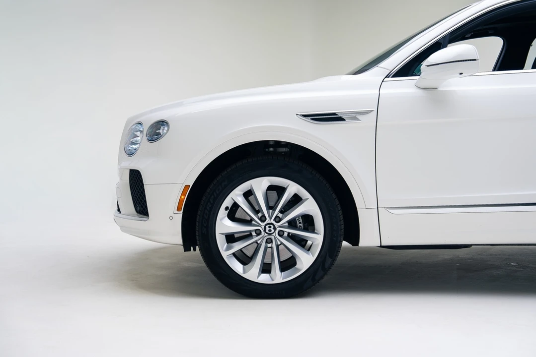 2024 Bentley Bentayga - Image 13 of 21