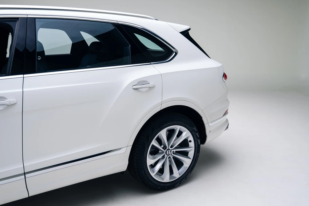 2024 Bentley Bentayga - Image 16 of 21