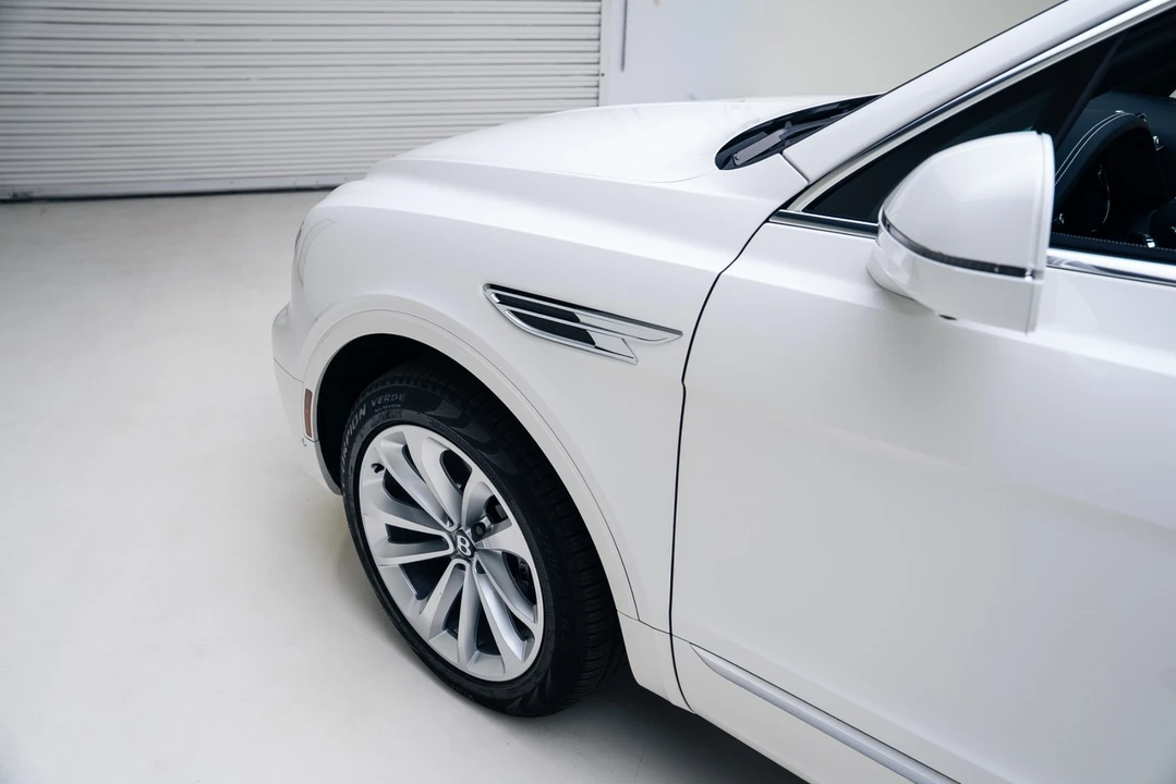 2024 Bentley Bentayga - Image 15 of 21