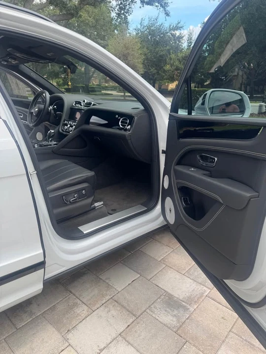 2024 Bentley Bentayga - Image 9 of 18