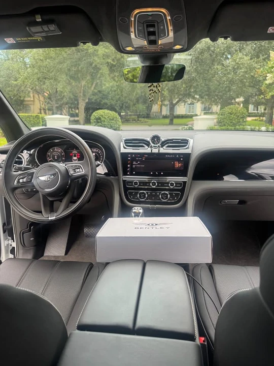 2024 Bentley Bentayga - Image 17 of 18