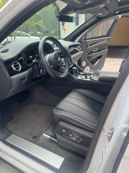 2024 Bentley Bentayga - Image 6 of 18
