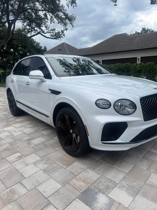 2024 Bentley Bentayga - Image 3 of 18