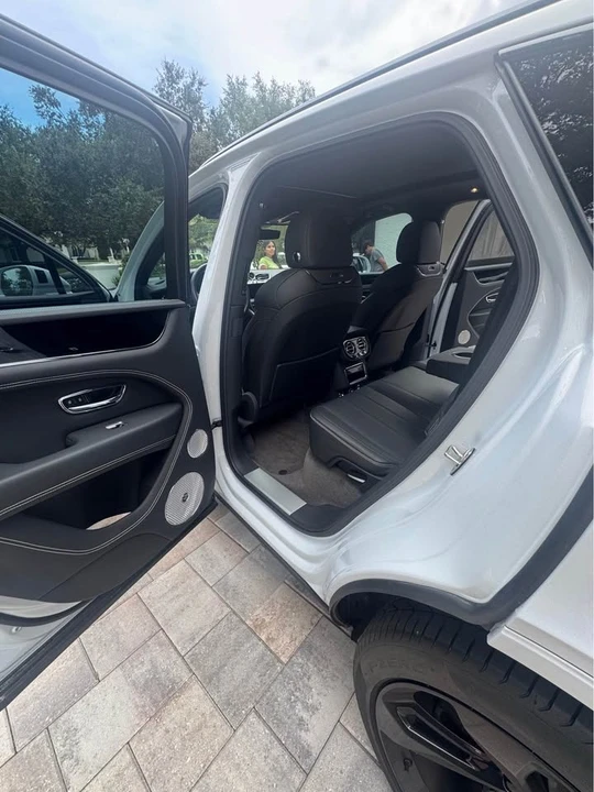 2024 Bentley Bentayga - Image 14 of 18