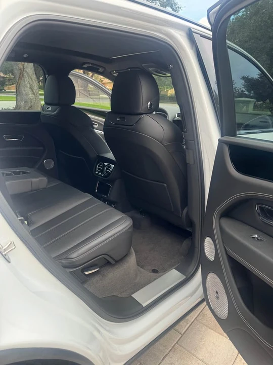 2024 Bentley Bentayga - Image 11 of 18