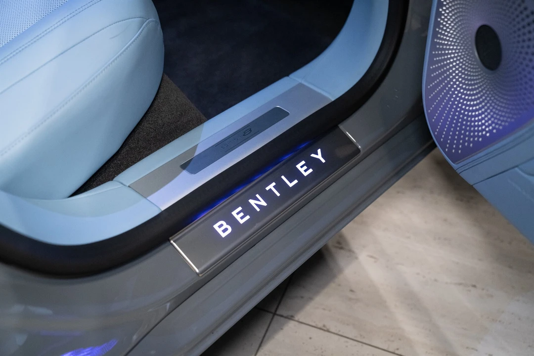 2024 Bentley - Image 27 of 31