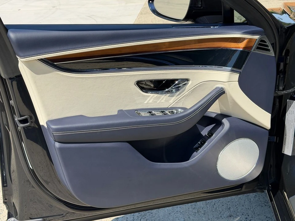 2024 Bentley Continental GT Mulliner 3rd Gen - Image 16 of 31