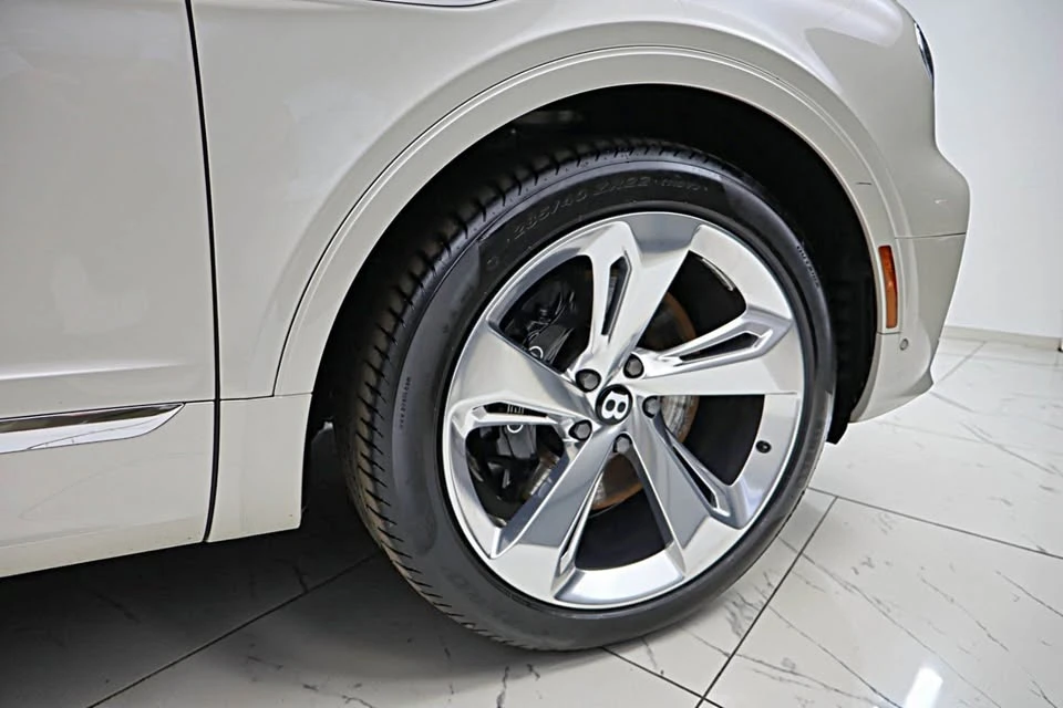 2024 Bentley Bentayga - Image 8 of 20