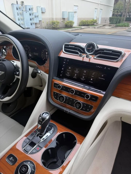 2024 Bentley Bentayga - Image 18 of 19