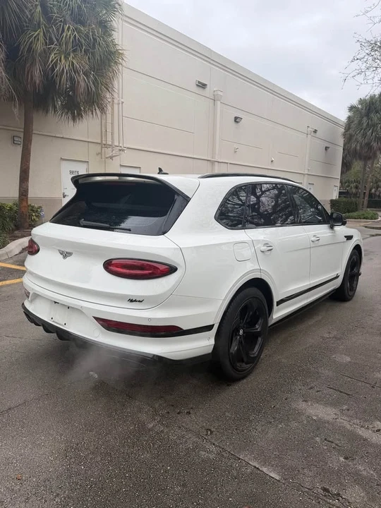2024 Bentley Bentayga - Image 4 of 19