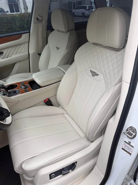 2024 Bentley Bentayga - Image 16 of 19