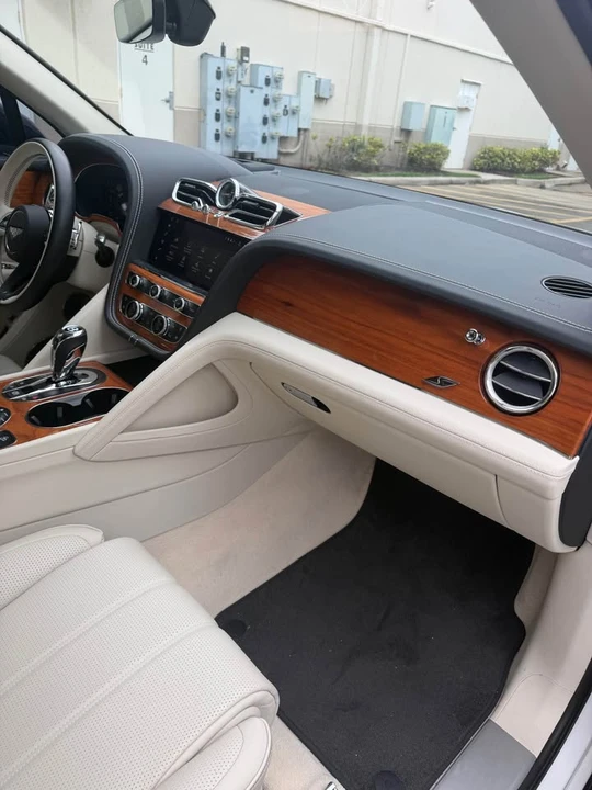 2024 Bentley Bentayga - Image 13 of 19
