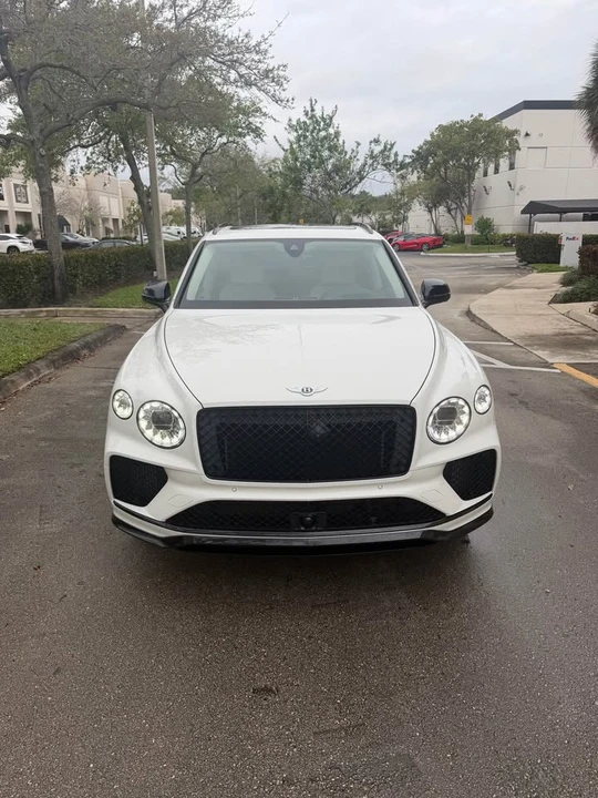 2024 Bentley Bentayga - Image 2 of 19