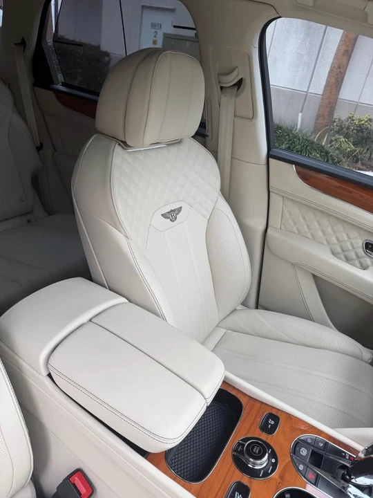 2024 Bentley Bentayga - Image 15 of 19