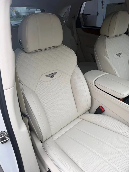 2024 Bentley Bentayga - Image 14 of 19