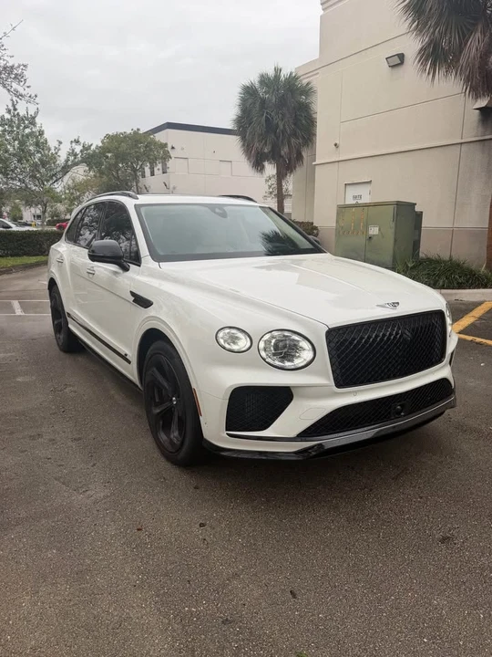 2024 Bentley Bentayga - Image 3 of 19