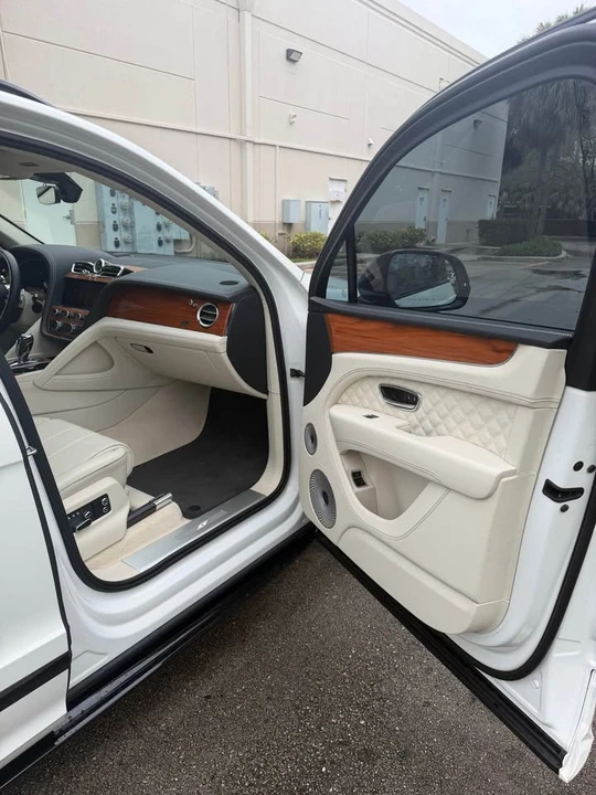 2024 Bentley Bentayga - Image 12 of 19