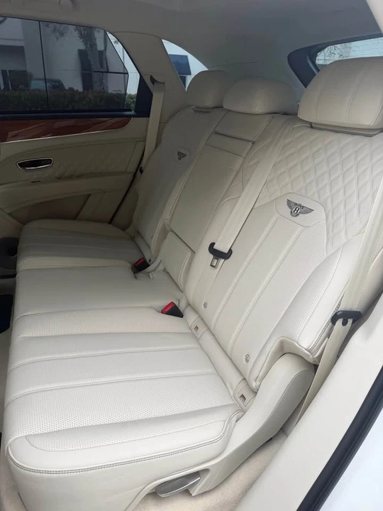 2024 Bentley Bentayga - Image 8 of 19