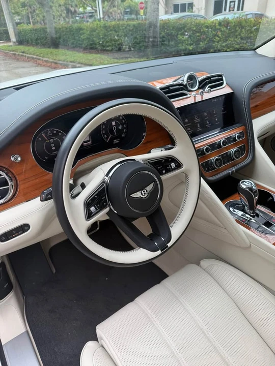 2024 Bentley Bentayga - Image 19 of 19