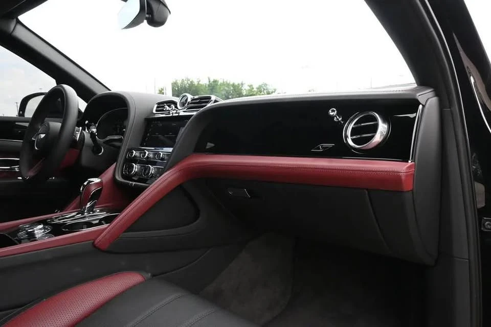 2024 Bentley Bentayga - Image 16 of 18