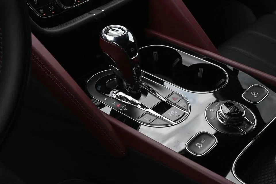 2024 Bentley Bentayga - Image 11 of 18