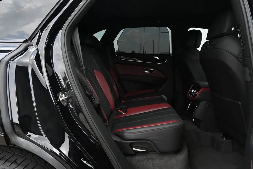 2024 Bentley Bentayga - Image 18 of 18