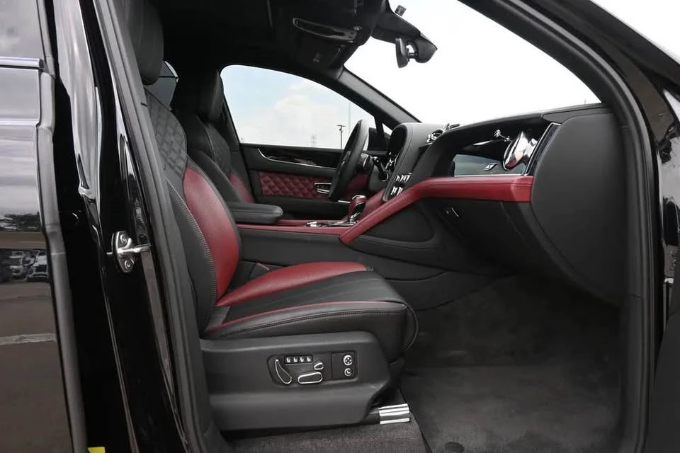 2024 Bentley Bentayga - Image 17 of 18