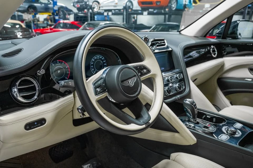 2024 Bentley Bentayga - Image 11 of 19