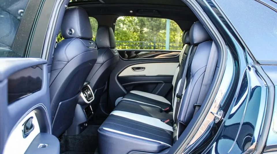 2024 Bentley Bentayga - Image 7 of 11