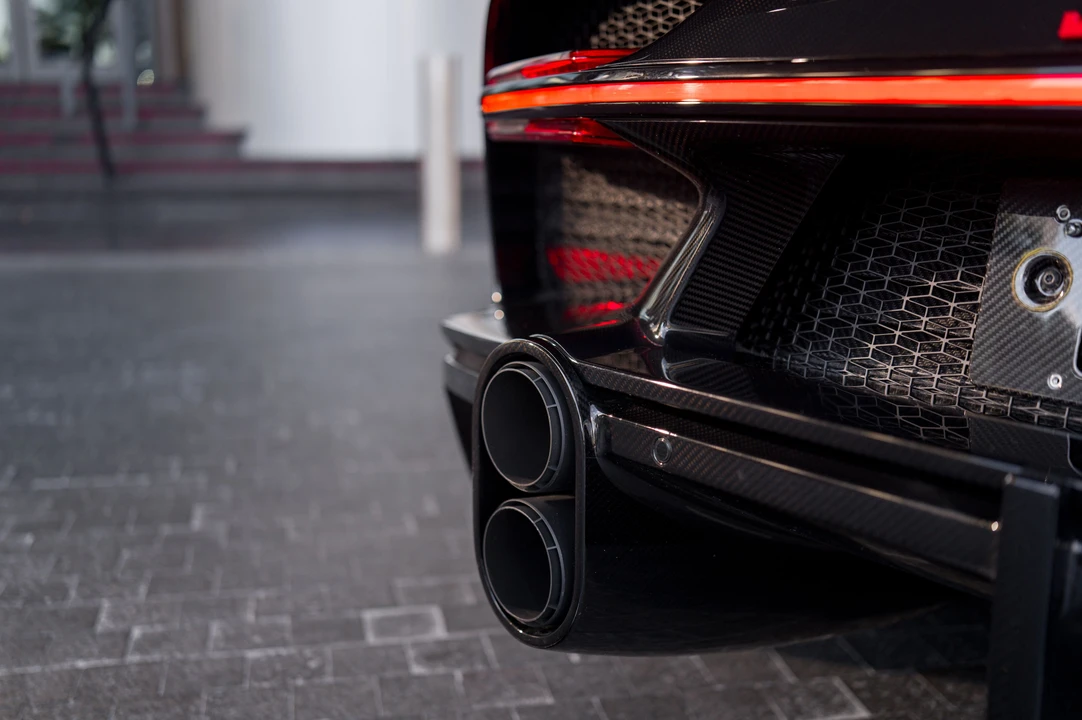 2024 Bugatti Chiron Super Sport - Image 29 of 31