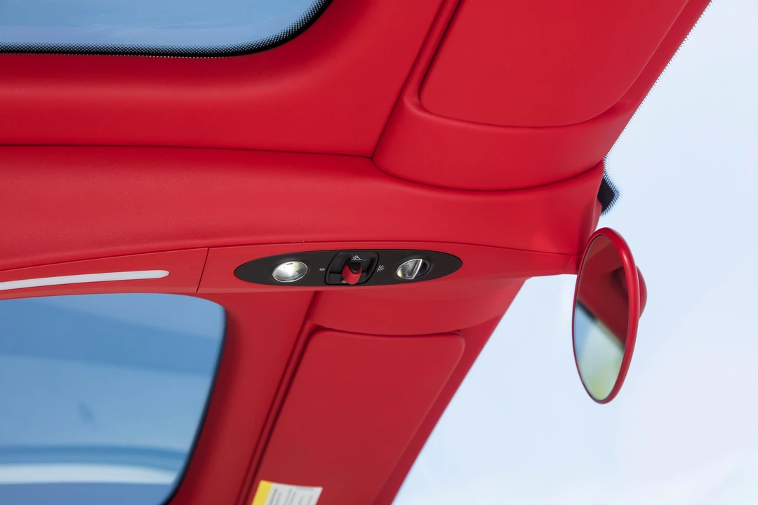 2024 Bugatti Chiron Super Sport - Image 26 of 31