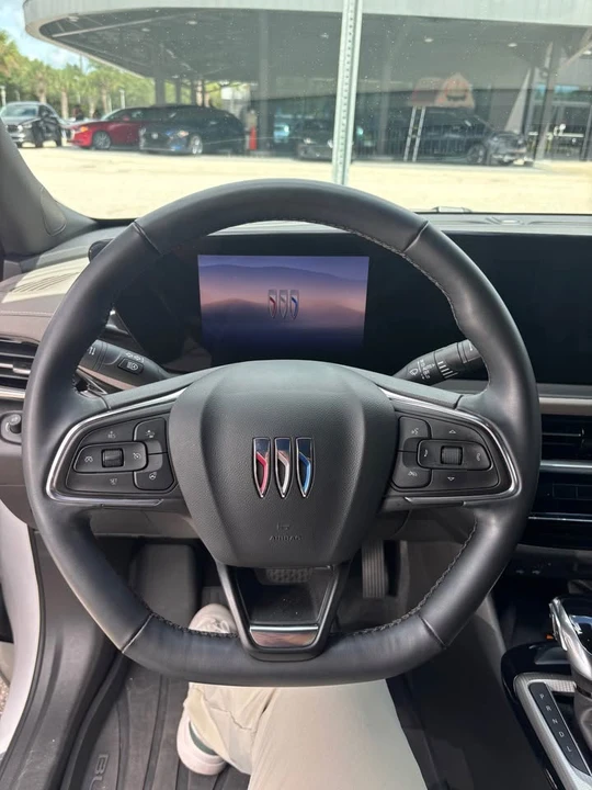2024 Buick Envision - Image 3 of 11