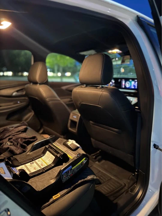2024 Buick Envision - Image 10 of 11