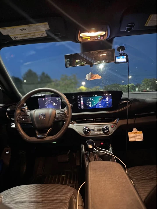 2024 Buick Envision - Image 9 of 11