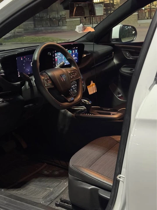 2024 Buick Envision - Image 7 of 11