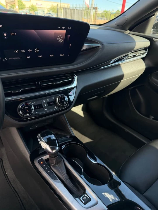 2024 Buick Envision - Image 8 of 9