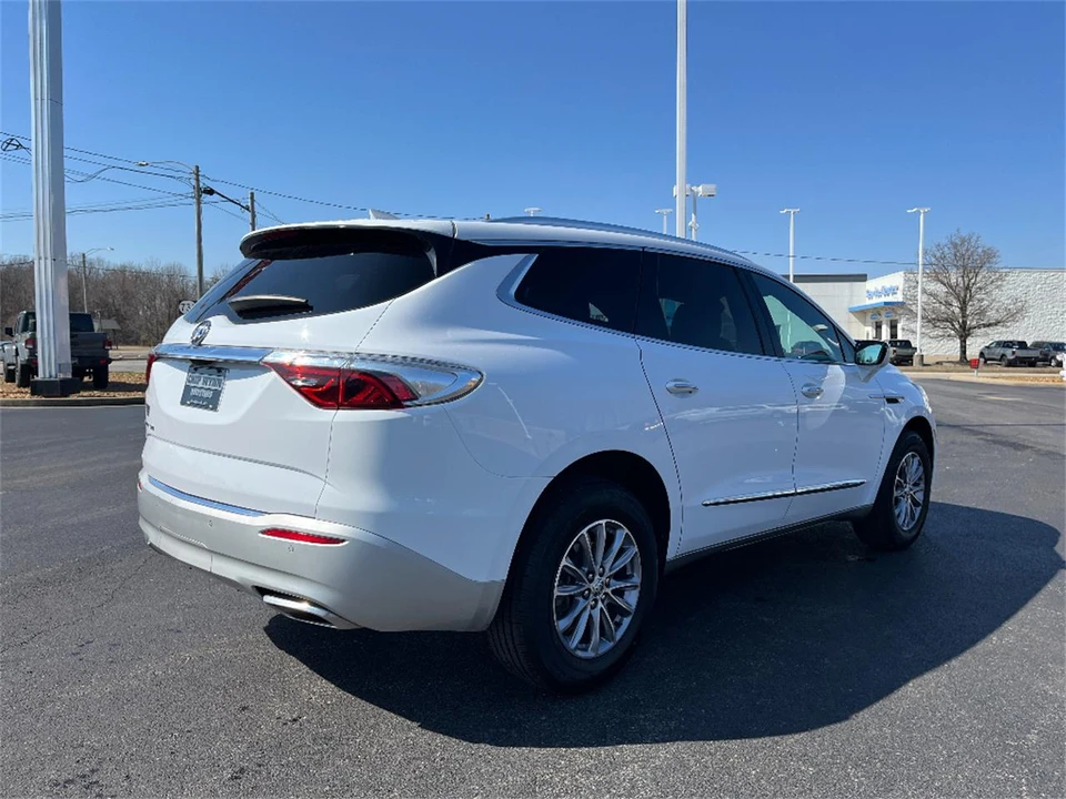 2024 Buick Enclave - Image 7 of 31