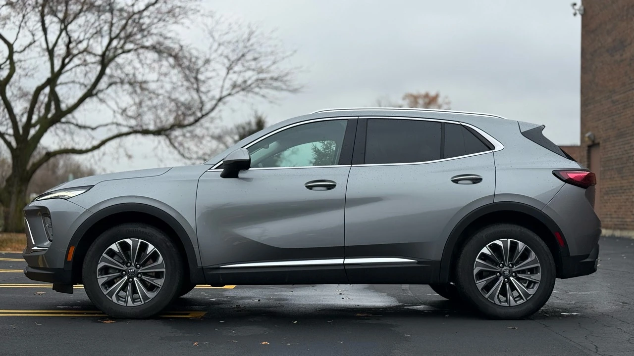 2024 Buick Envision - Image 4 of 21