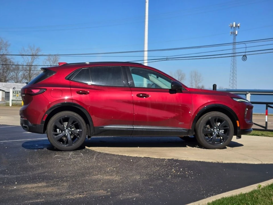 2024 Buick Envision - Image 8 of 12