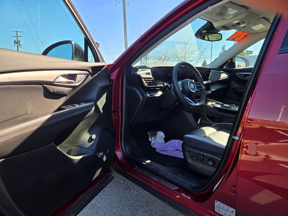 2024 Buick Envision - Image 9 of 12