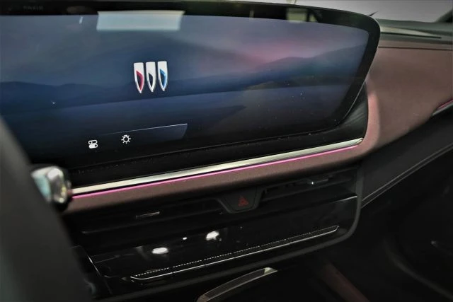 2024 Buick Envision - Image 9 of 18