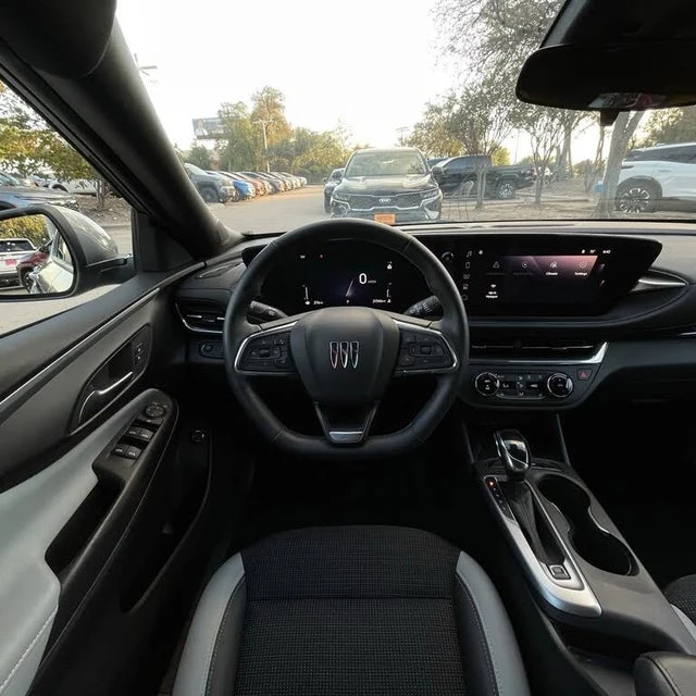 2024 Buick Envision - Image 10 of 20