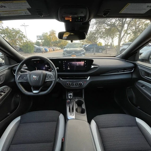 2024 Buick Envision - Image 9 of 20