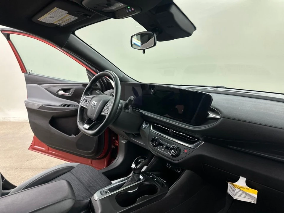 2024 Buick Envision - Image 21 of 31