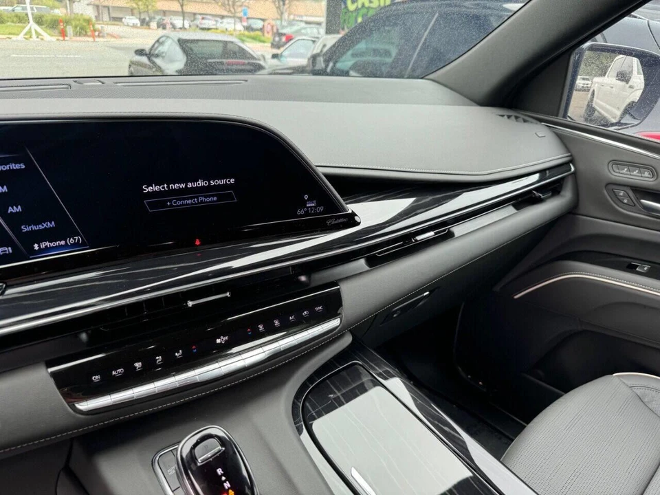 2024 Cadillac Escalade 5th Gen - Image 15 of 16